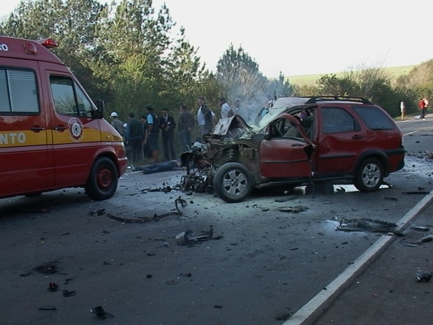 Cinco pessoas morreram em acidente na RS-153 na manh deste domingo