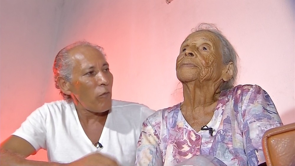 Parteira que ajudou os irmos a se encontrarem  Foto: TVCA/ Reproduo