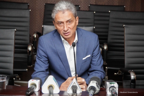 Presidente da AMM, associao dos municpios, Neurilan Fraga, em entrevista coletiva