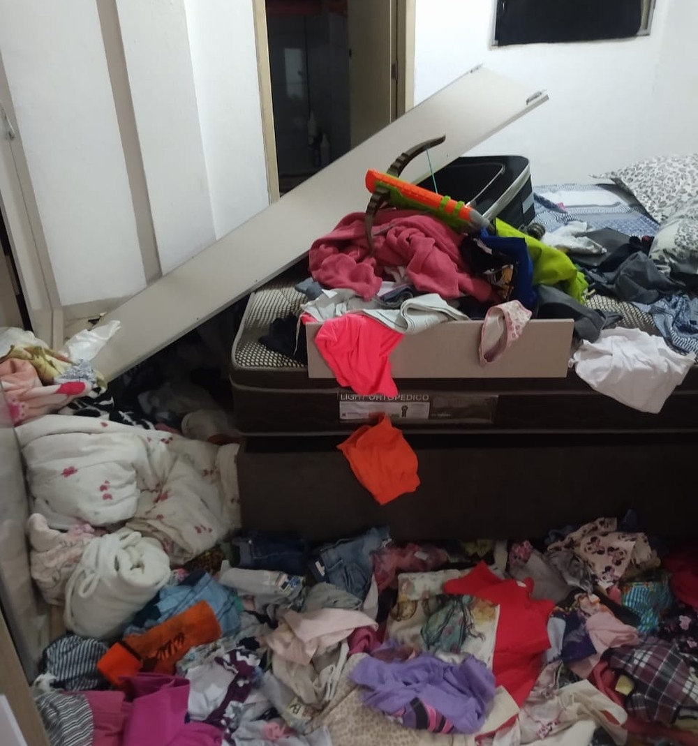 Casa da vtima ficou revirada  Foto: Brgida Motta/TVCA