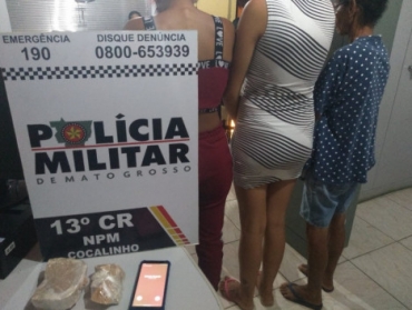 Droga apreendida pela pol�cia. Idosa � presa e menores foram apreendidas pela PM