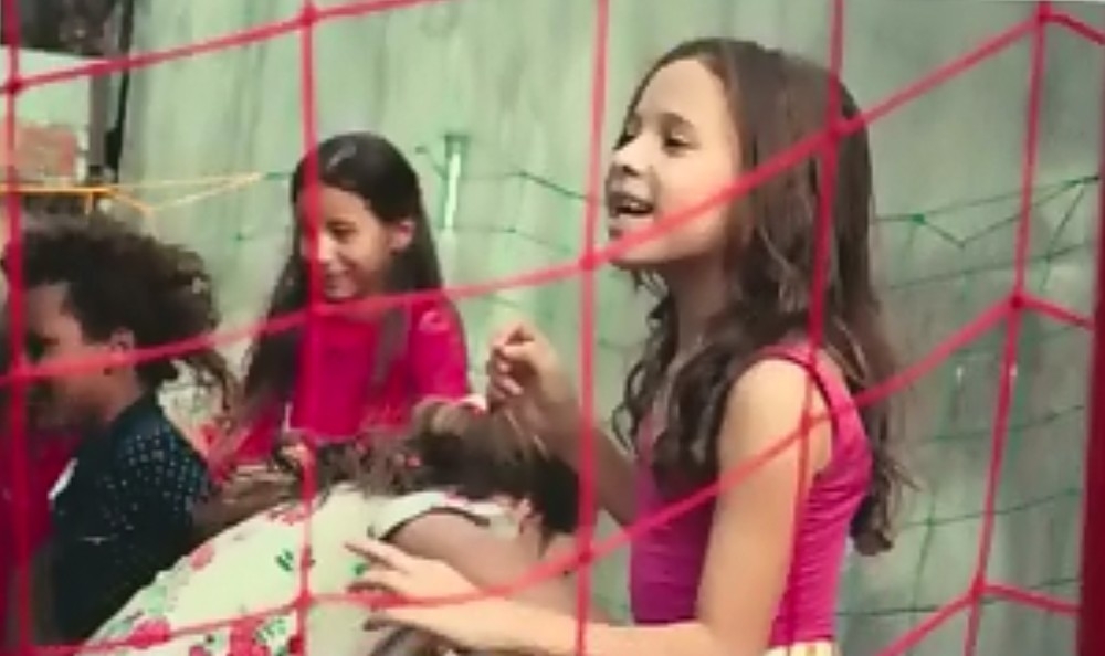 Estudantes percorrem bairros para fotografar crianas em Sinop (MT)  Foto: Fotgrafos solidrios