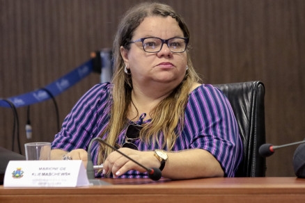 A secretria de Educao Marioneide Kliemaschewsk: apelo aos servidores