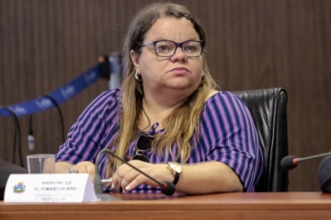 A secretria de Educao Marioneide Kliemaschewsk: apelo aos servidores