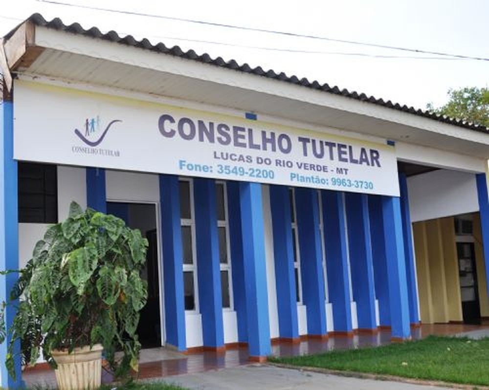 Durante briga, vidros da sede do Conselho Tutelar foram quebrados  Foto: Prefeitura de Lucas do Rio Verde/Divulgao