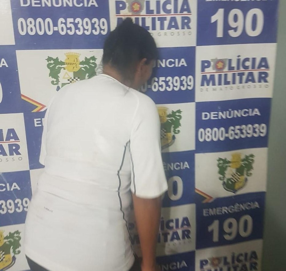 Mulher de 28 anos foi presa em flagrante.  Foto: PM-MT
