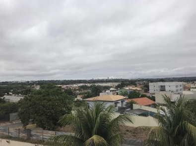 Cu nublado, chuvisco e termmetros marcando 18 graus na Capital