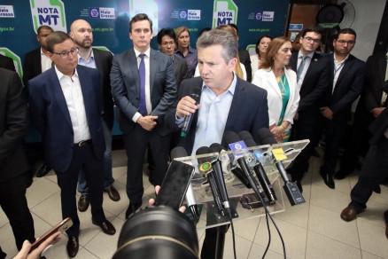 O governador Mauro Mendes (DEM), durante primeiro sorteio do Programa Nota MT