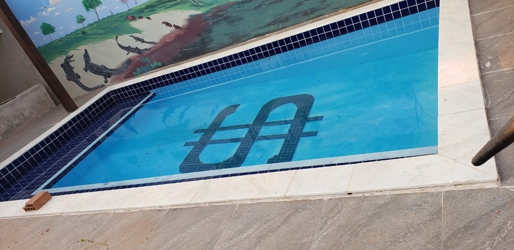Suspeito tinha piscina com cifro gravado no fundo em MT  Foto: Polcia Civil - MT