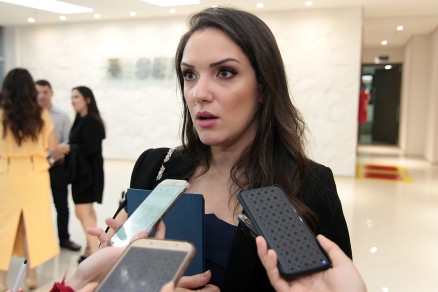 Janaina Riva no plenrio da AL, na sesso nesta 4, quando votou contra o prprio projeto sobre indicao ao TCE-MT