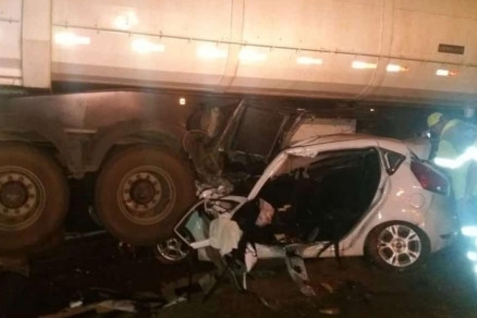 Coliso entre carro e caminho foi do tipo transversal