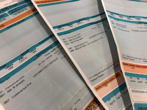 Em MT, ICMS  cobrado de acordo com as faixas de consumo, variando entre 10% e 27%