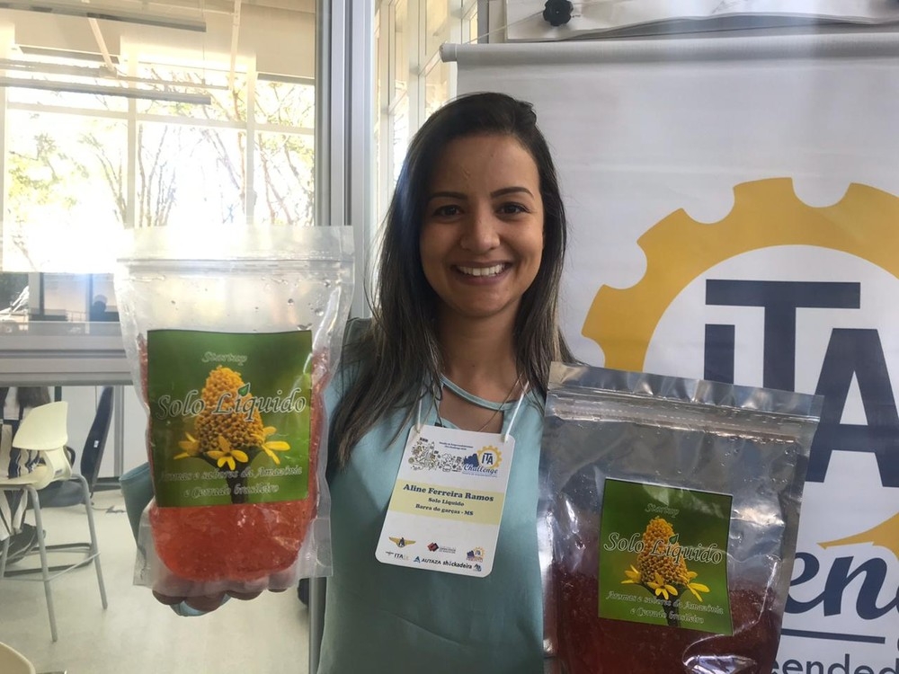 Aline Ramos diz que projeto, alm de possibilitar que o consumidor cultive seu prprio alimento sem a necessidade de um grande espao fsico ou de conhecimentos tcnicos, evita o mximo de desperdcio de gua  Foto: Arquivo pessoal