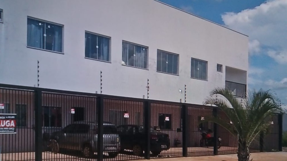 Menino cai da janela de segundo andar aps ficar sozinho em apartamento  Foto: Reproduo/TVCA