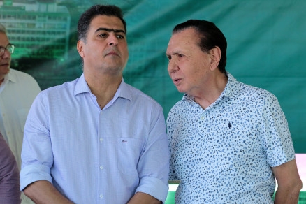 O prefeito Emanuel Pinheiro e o deputado Carlos Bezerra: MDB deve caminhar rachado
