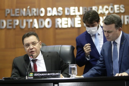 Projetos foram aprovados em sesso na manh desta quarta-feira (3)