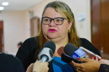 A secret�ria de Estado de Educa��o, Marioneide Kliemaschewsk