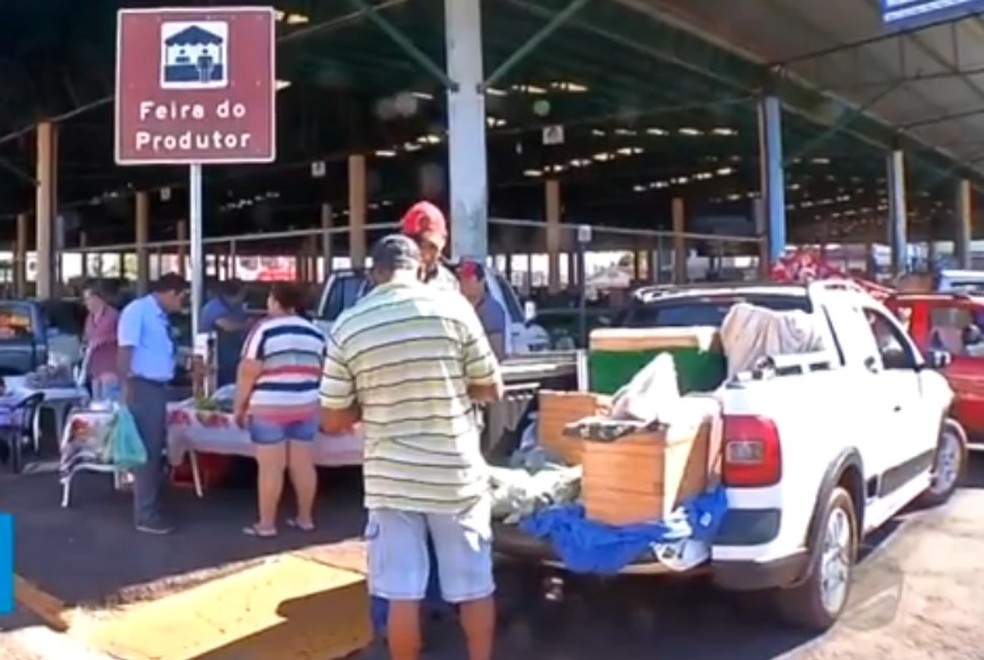 Feirantes desrespeitam decreto municipal em Tangar da Serra e montam bancas