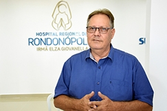 Idosa sai de casa com lcool em gel e mscara  Foto: Matheus Guimares/Arquivo Pessoal