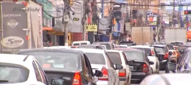 Um dia aps prefeitura flexibilizar decreto de Covid-19, comrcio de Vrzea Grande (MT) fica movimentado  Foto: TV Centro Amrica