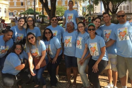 Grupo de cerca de 40 voluntrios promove diversas aes solidrias durante o ms