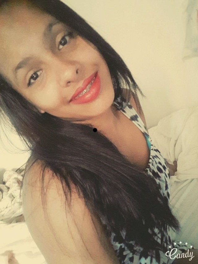 Anna Alessandra Siqueira Marcelino, de 21 anos, foi possivelmente esganada e encontrada morta seminua em Cuiab  Foto: Facebook