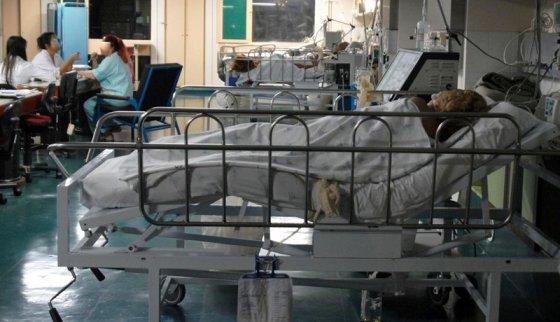 Segundo a Secretaria de Sade, a rede do SUS dispe, atualmente, de 162 leitos de UTI e 772 leitos de enfermaria