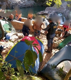 Polcia determinou a sada dos turistas do local  Foto: Prefeitura de Nobres-MT