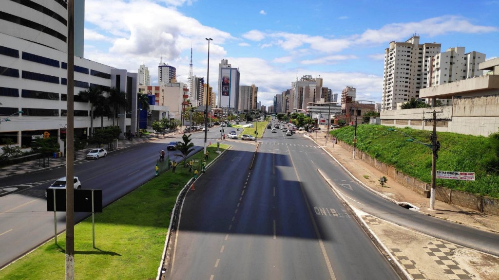 Pessoas ficam proibidas de circular aps 22h30 pelas ruas de Cuiab a partir de hoje  noite; medida ficar em vigor 15 dias para combate do coronavrus   Apartir das 22h30 deste sbado (13) ter incio o toque de recolher, que veta  restriao da p