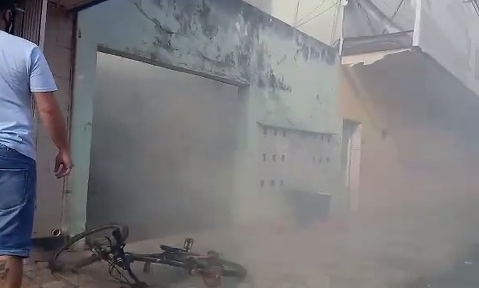 Incndio atinge prdio em Tangar da Serra