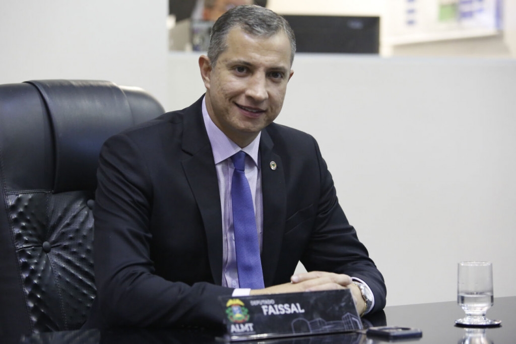 Deputado Faissal Calil, do PV,  o terceiro parlamentar da ALMT a testar positivo para o coronavrus; ele est em isolamento e continua a trabalhar de casa