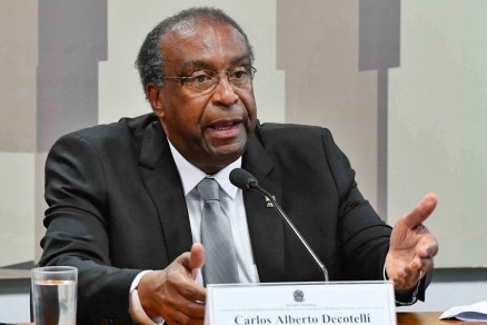 Decotelli deixa MEC ap�s revela��es de falsidades em curr�culo