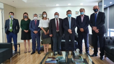 Governador Mauro Mendes e representantes da Secretaria de Sade em reunio com o ministro da Sade, Eduardo Pazuello - Foto por: Assessoria