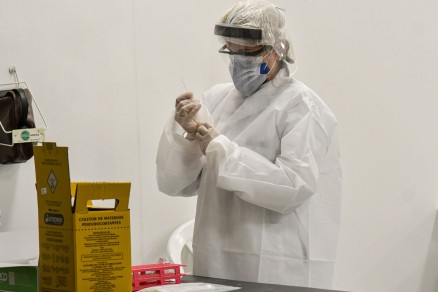 Os pacientes so acompanhados pelas equipes de Vigilncia Epidemiolgica do Estado e dos municpios