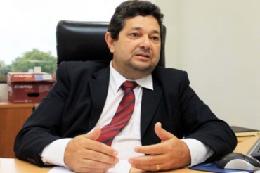 O juiz Jos Luiz Leite Lindote, da Vara Estadual da Sade Pblica de Mato Grosso