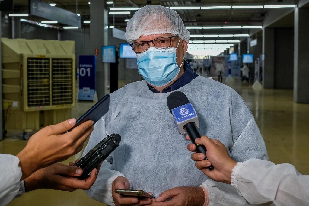 Secretrio de Estadual de Sade, Gilberto Figueiredo, acompanhando os atedimentos no Centro de Triagem da Covid-19. - Foto por: Christiano Antonucci