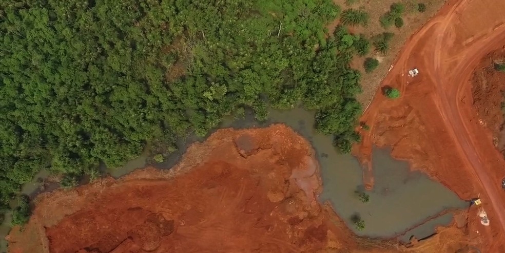 Nvel do Rio Queima-P, que abaste o municpio, ficou abaixo do normal na estiagem de 2019  Foto: Reproduo/TVCA