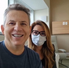 O governador Mauro Mendes, ao lado da primeira-dama Virginia Mendes - Foto por: Reproduo