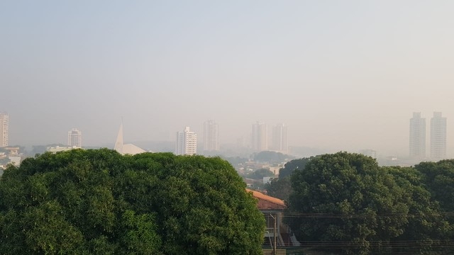 Fumaa continua encobrindo a cidade  Foto: Tiago Terciotty/TV Centro Amrica