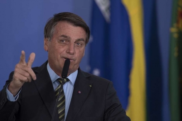 'Menor hoje pode cheirar paraleleppedo de crack, menos trabalhar', diz Bolsonaro