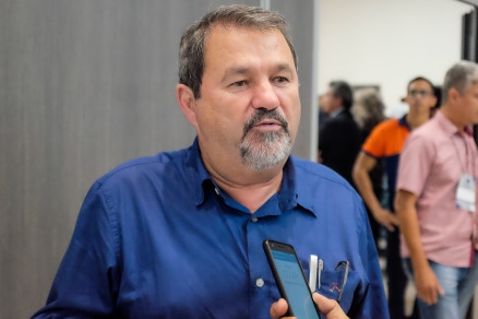 O prefeito de Cceres, Francis Maris Cruz, que disse que apario de animais na cidade tem se tornado frequente