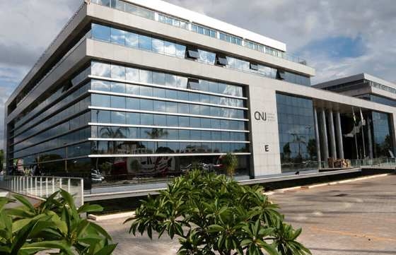 O CNJ tenta ao menos, desde 2006, regulamentar o pagamento de extras, mas encontra resistncia da magistratura