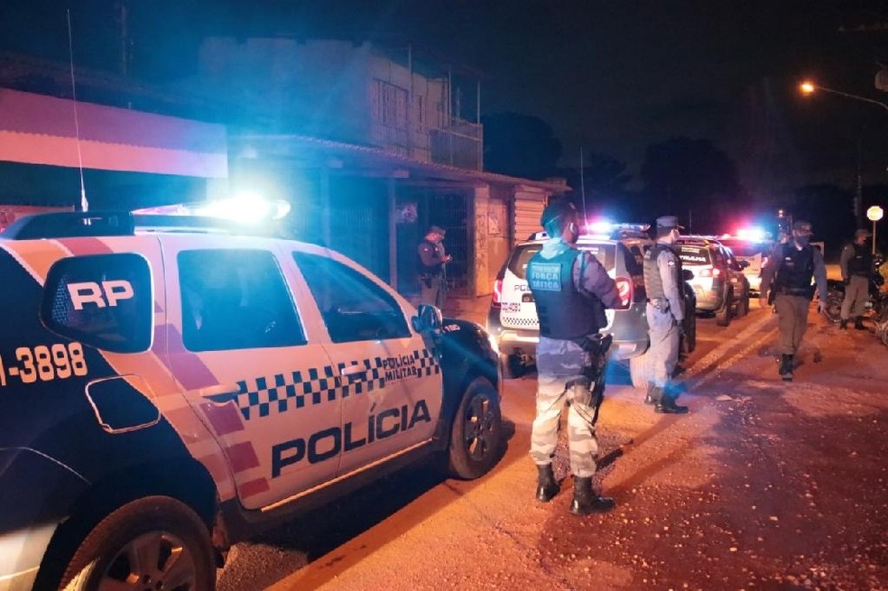 Polcia foi acionada por testemunhas e prendeu a suspeita em flagrante  Foto: Polcia Militar