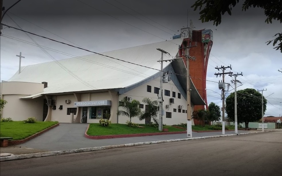 Casal foi flagrado fazendo sexo na igreja matriz em So Jos dos Quatro Marcos  Foto: Google Street View
