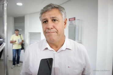 O prefeito Mauro Rosa, o Maur�o, durante conversa com a imprensa; ele encerra segundo mandato em �gua Boa e j� projeta comandar a AMM