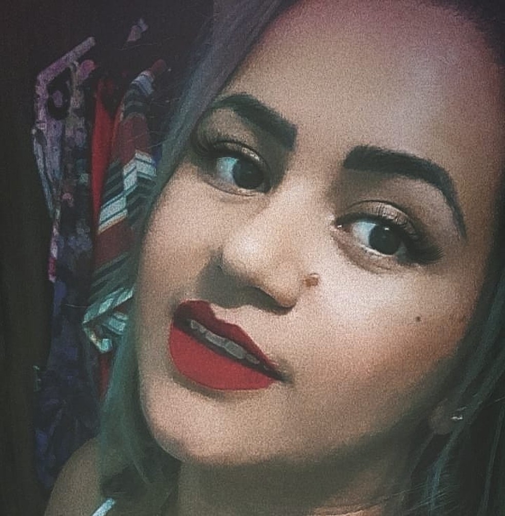 Thais Rodrigues de Andrade, de 27 anos, estaria mexendo no celular enquanto dirigia e sofreu o acidente  Foto: Facebook