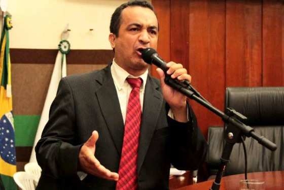 Marcrean Santos foi flagrado fazendo boca de urna para Emanuel Pinheiro, segundo o TRE