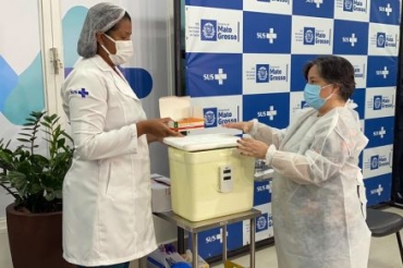 Vacinao teve incio em cerimnia no Hospital Metropolitano, em Vrzea Grande