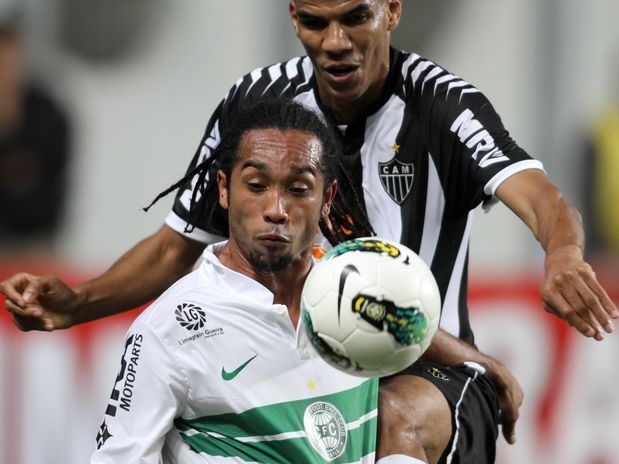 Rafinha, Robinho e Everton Costa (foto) v�o desfalcar o Coritiba, domingo, no Couto Pereira