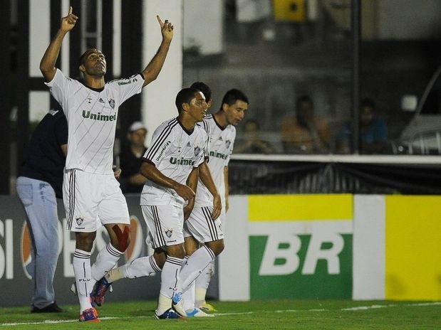 O Fluminense foi mais eficaz em jogadas areas e levou a melhor nesta quinta-feira